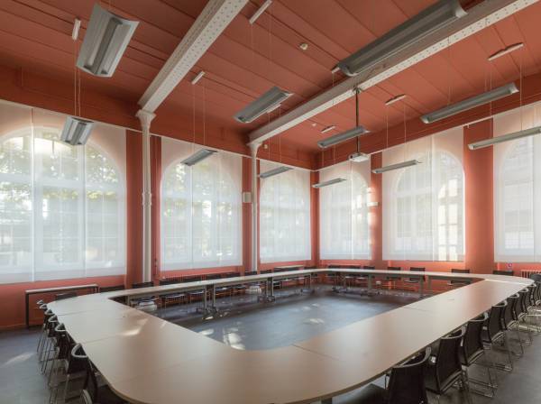 sun-screens-for-a-meeting-room-1