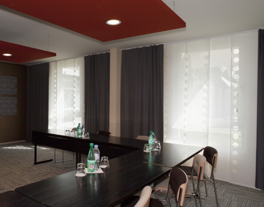 blackouts-for-a-meeting-room-1