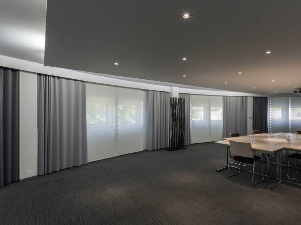 blackout-curtains-for-meeting-room-1