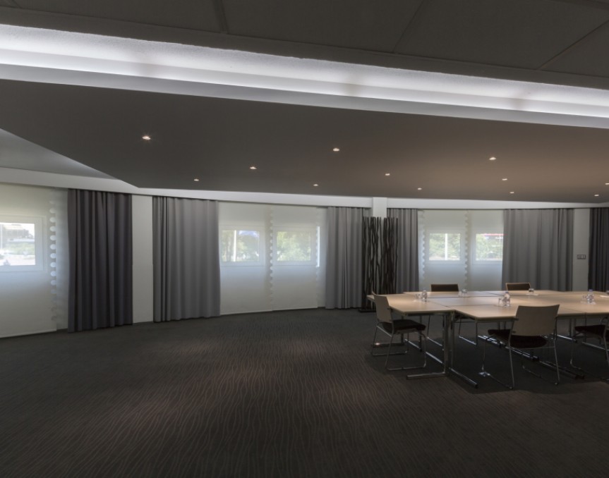 blackout-curtains-for-meeting-room--2