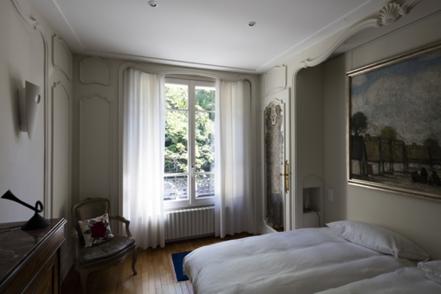 classical-bedroom-view-1