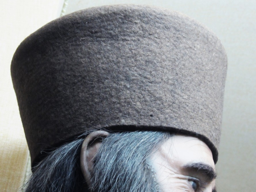 hat in hand-made felt from Iran