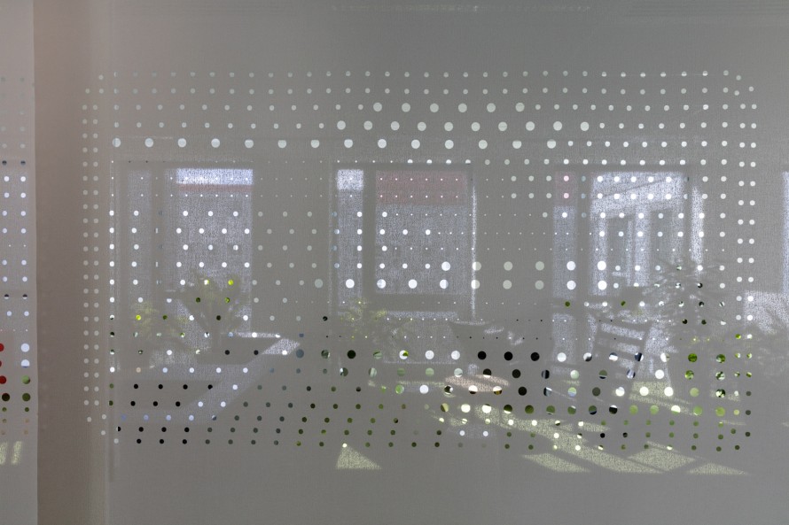 Details : space dividers seperating the lounge area from the corridor and surrounding offices