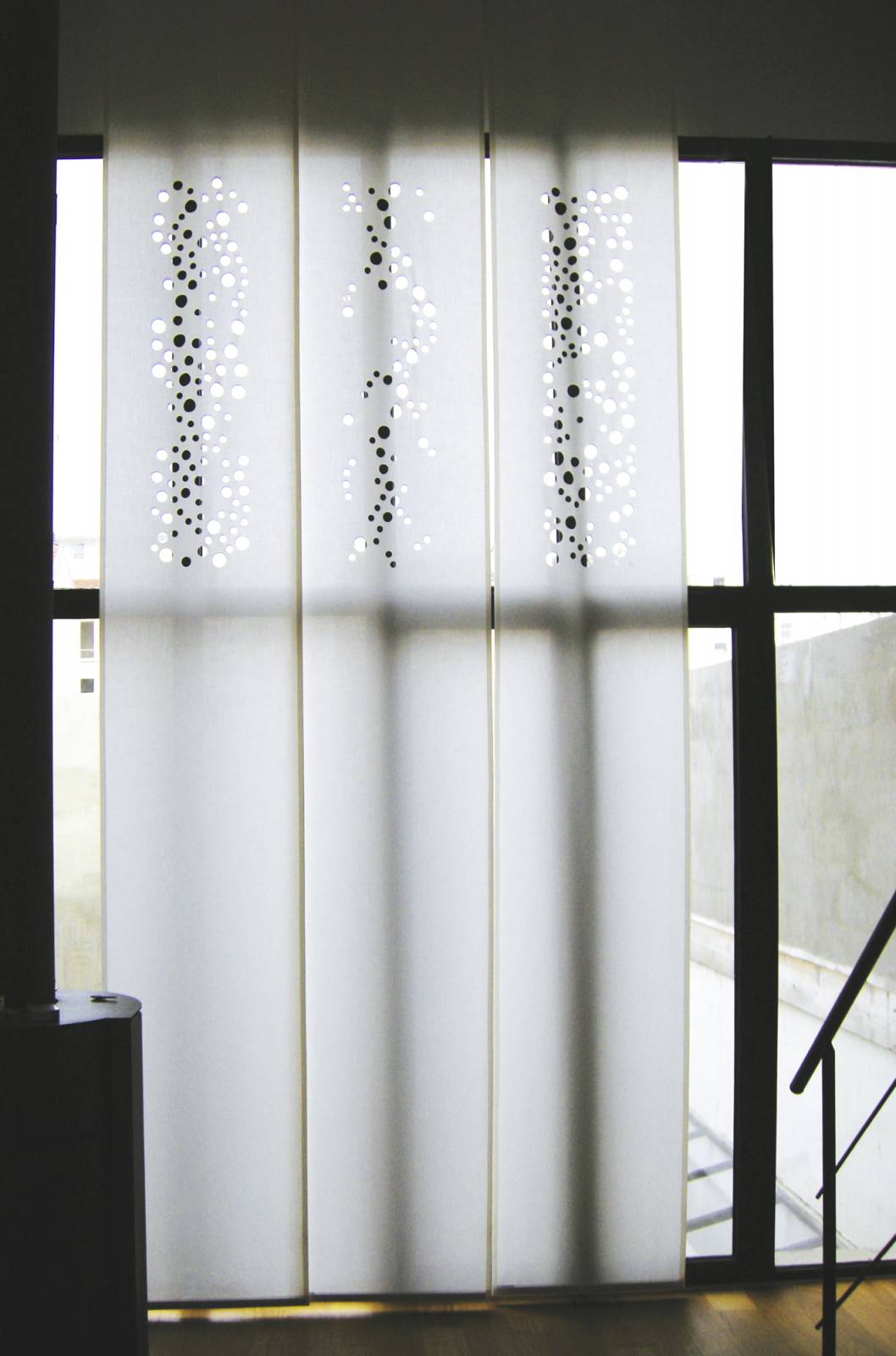 "Bubbles" translucent sliding panel - 2