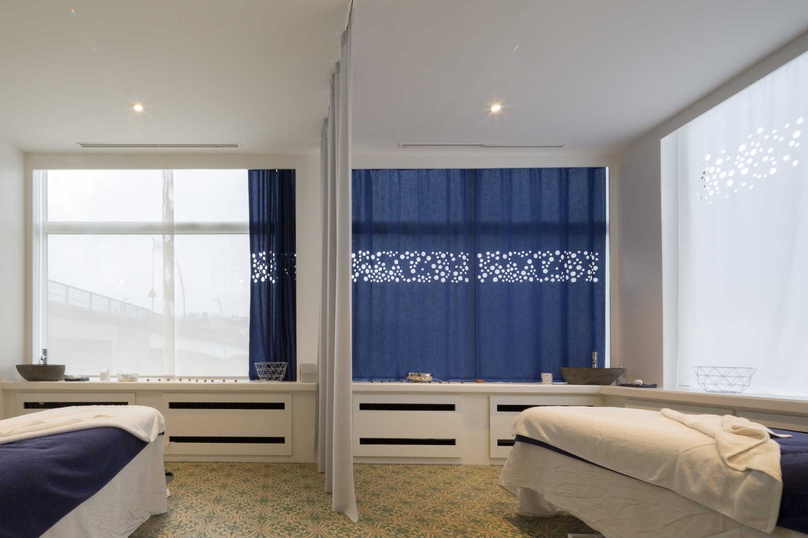 window-treatments-for-a-spa-3