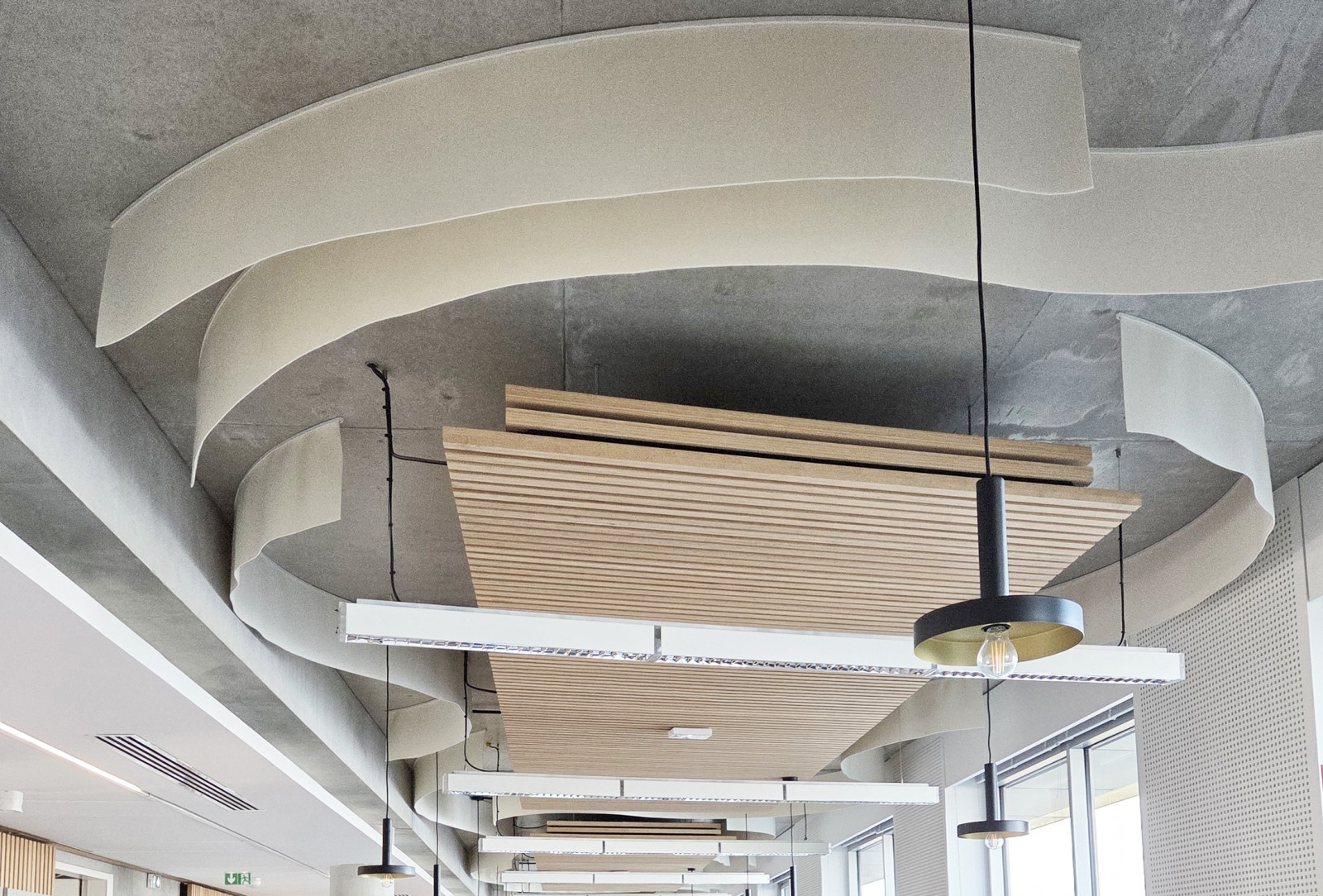 Plafond-acoustique-feutre-écru-2