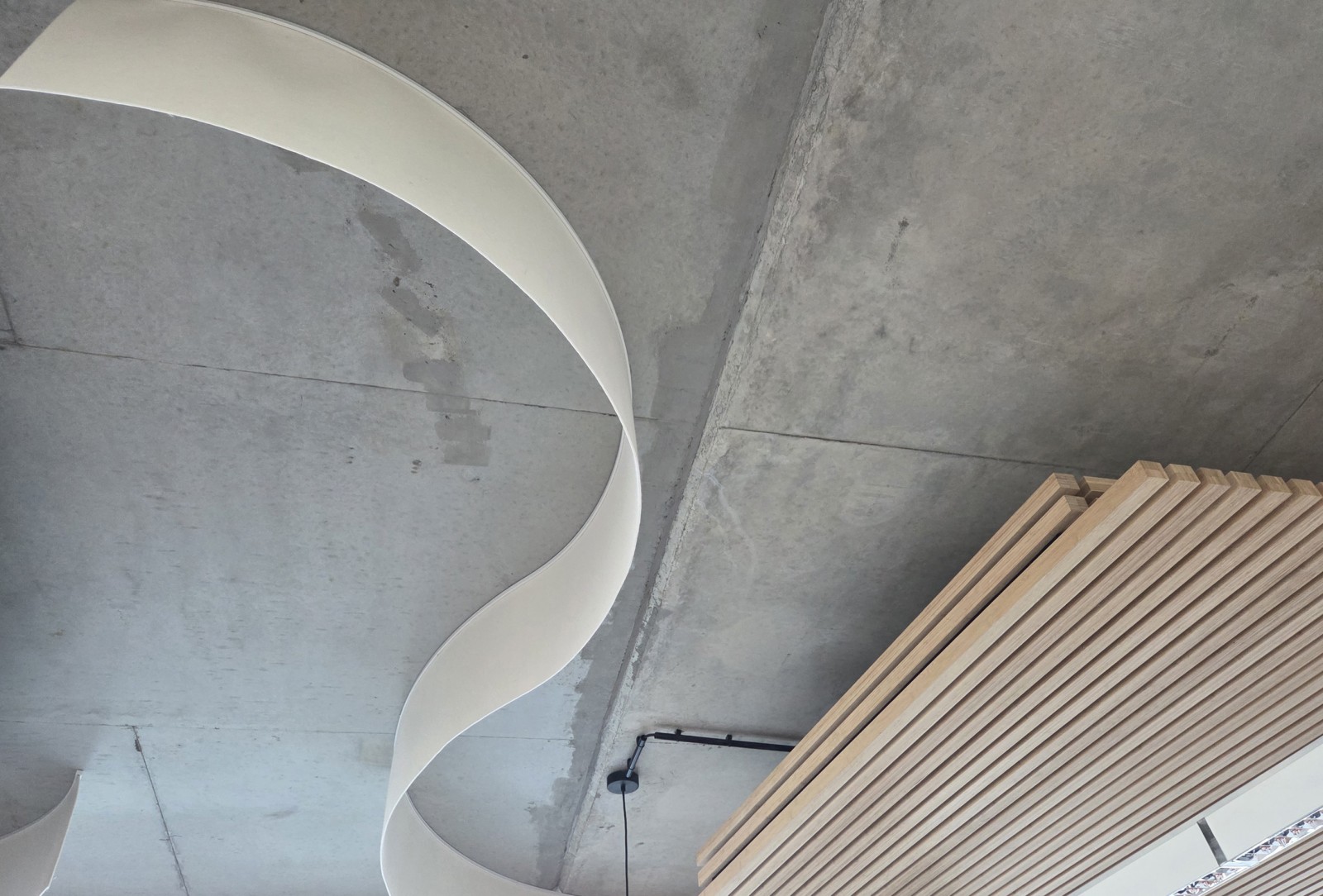 Plafond-acoustique-feutre-écru-4