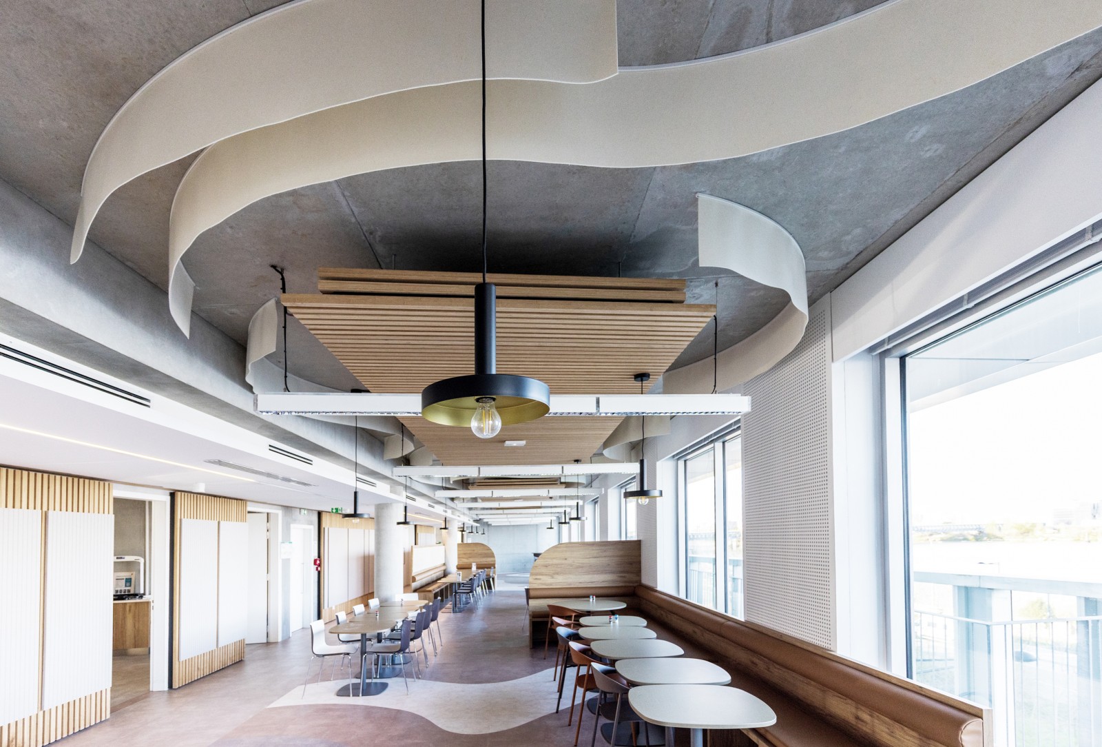Plafond-acoustique-feutre-écru-1