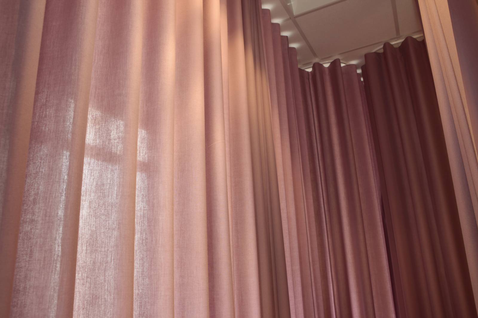 Wave curtains: Logiderme