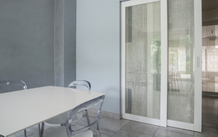 Transparent glass panels: "sieste vertical" blanc