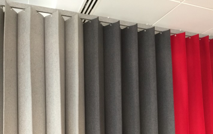 Parois-pliantes-tricolor-gris-anthracite-rouge